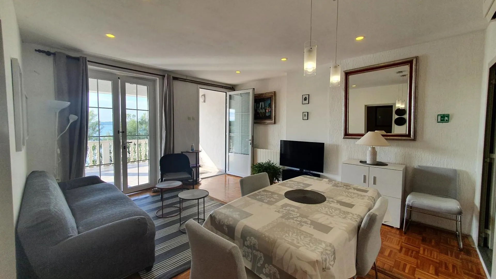 Laurus Nr3 In Front Of The Beach Novigrad Istria 0*,  Chorvatsko
