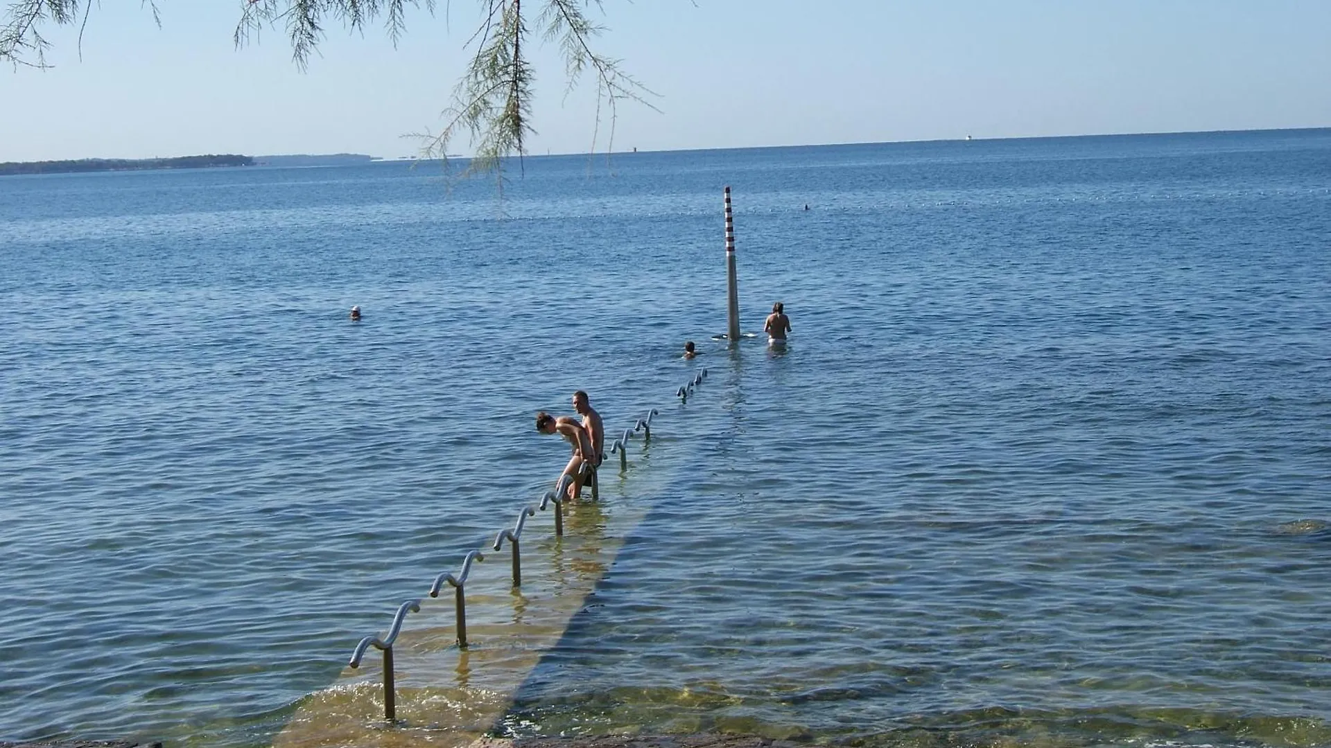 Laurus Nr3 In Front Of The Beach Novigrad Istria 0*,